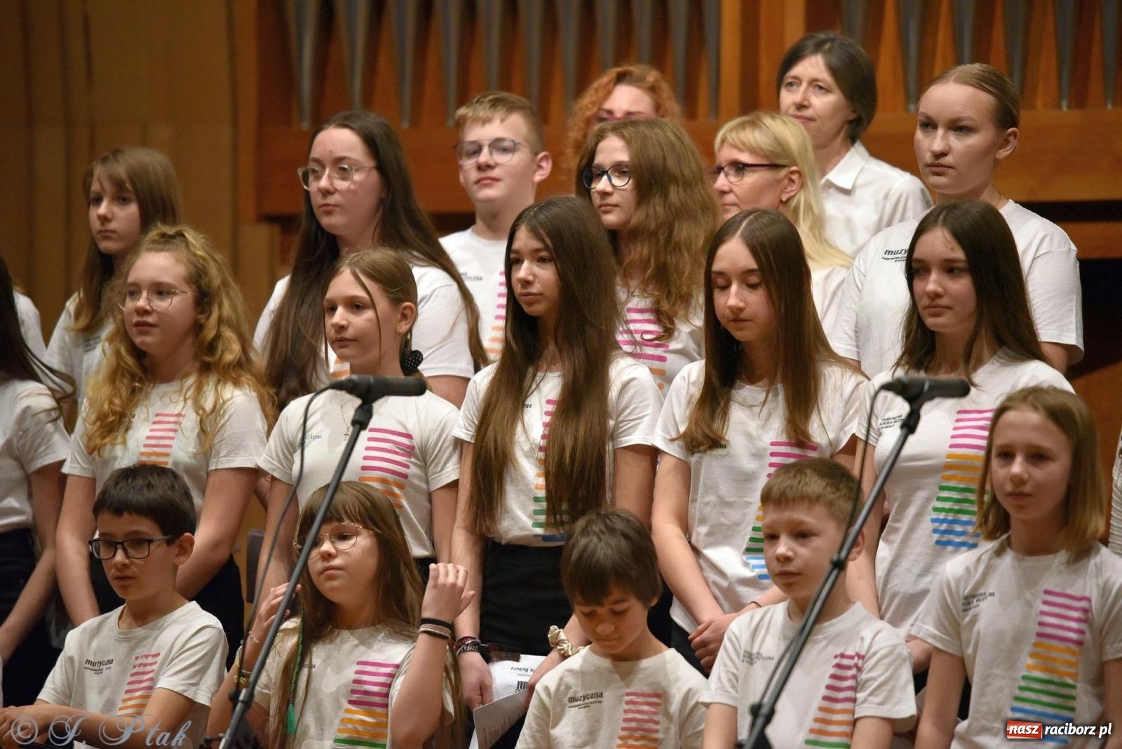 Zdjęcie w galerii na portalu naszraciborz.pl: Muzyka gospel wypełniła salę koncertową raciborskiej szkoły muzycznej wiadomości z regionu