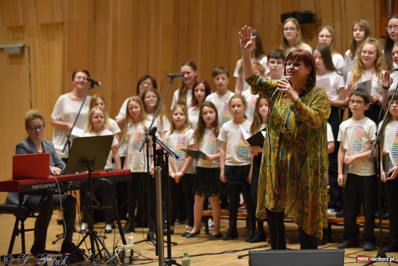 Zdjęcie w galerii na portalu naszraciborz.pl: Muzyka gospel wypełniła salę koncertową raciborskiej szkoły muzycznej wiadomości z regionu