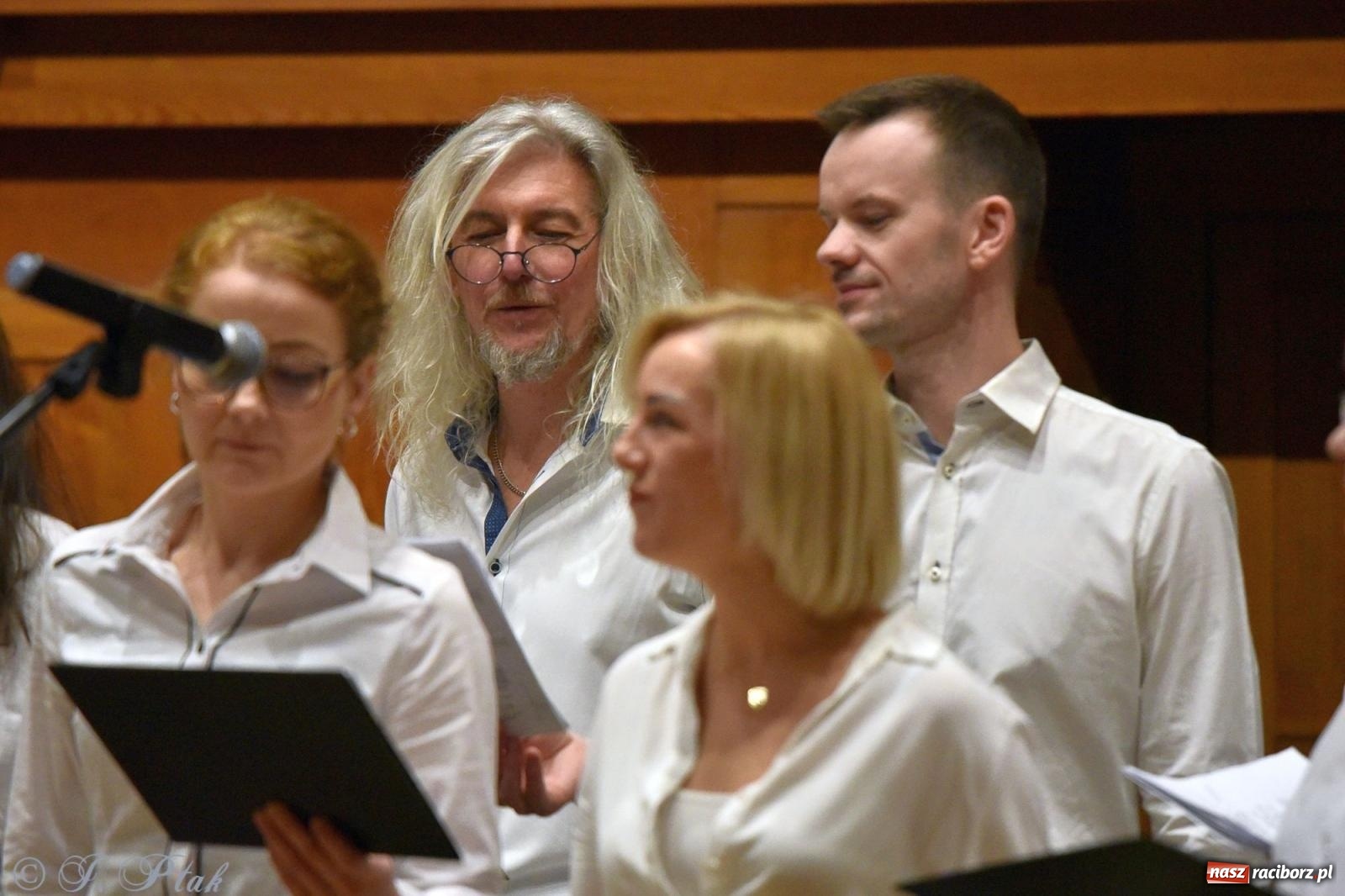 Zdjęcie w galerii na portalu naszraciborz.pl: Muzyka gospel wypełniła salę koncertową raciborskiej szkoły muzycznej wiadomości z regionu