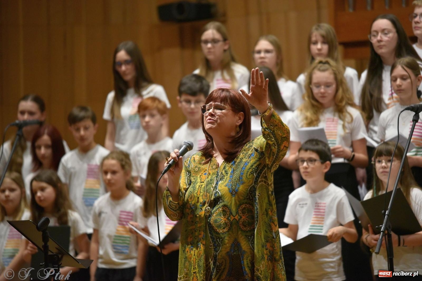 Zdjęcie w galerii na portalu naszraciborz.pl: Muzyka gospel wypełniła salę koncertową raciborskiej szkoły muzycznej wiadomości z regionu