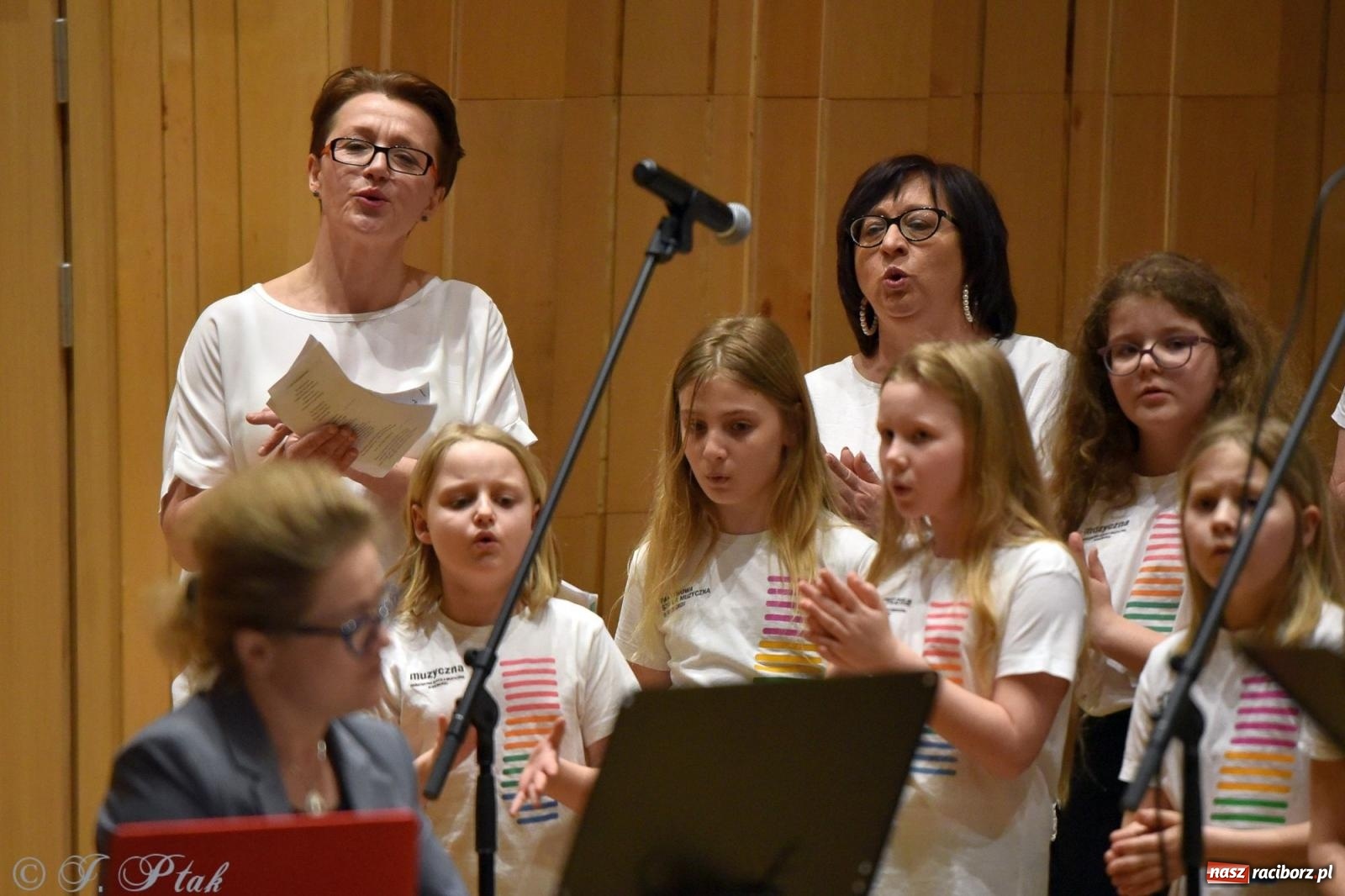 Zdjęcie w galerii na portalu naszraciborz.pl: Muzyka gospel wypełniła salę koncertową raciborskiej szkoły muzycznej wiadomości z regionu