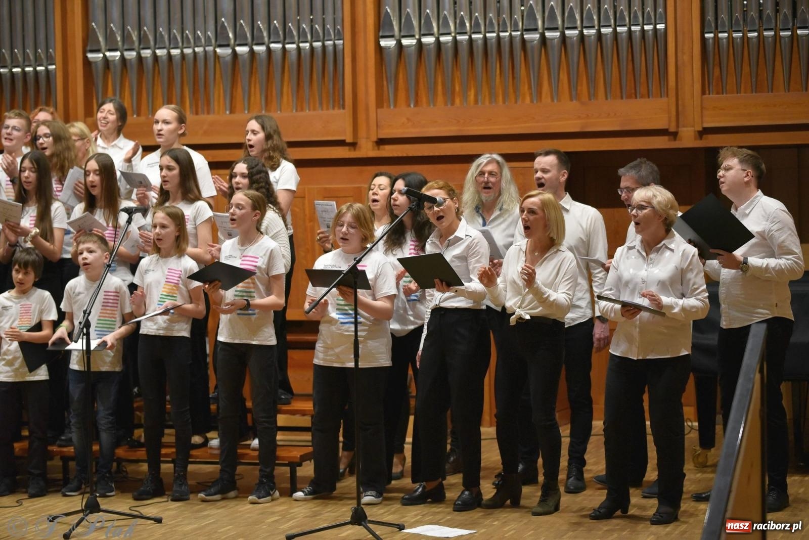 Zdjęcie w galerii na portalu naszraciborz.pl: Muzyka gospel wypełniła salę koncertową raciborskiej szkoły muzycznej wiadomości z regionu