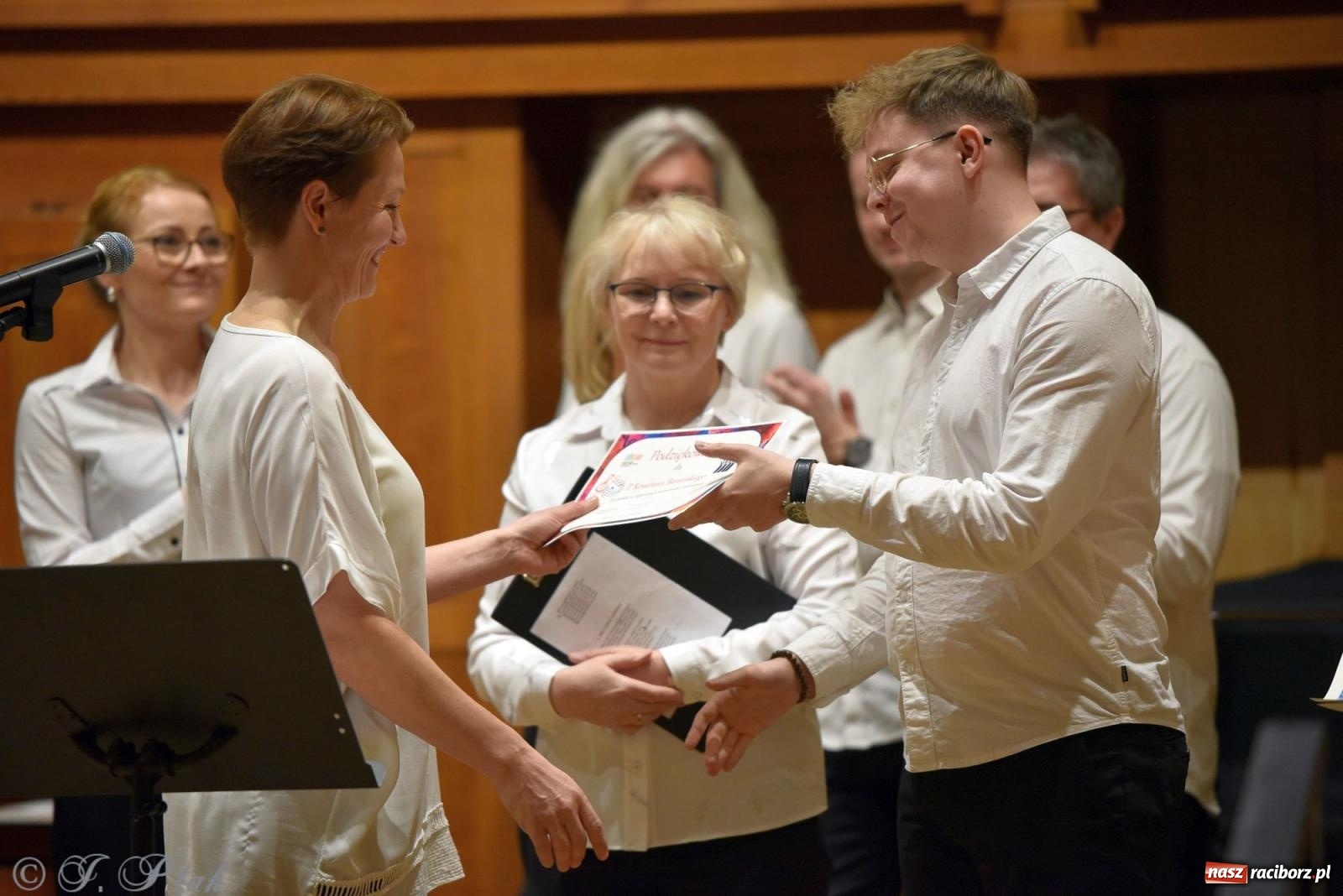 Zdjęcie w galerii na portalu naszraciborz.pl: Muzyka gospel wypełniła salę koncertową raciborskiej szkoły muzycznej wiadomości z regionu