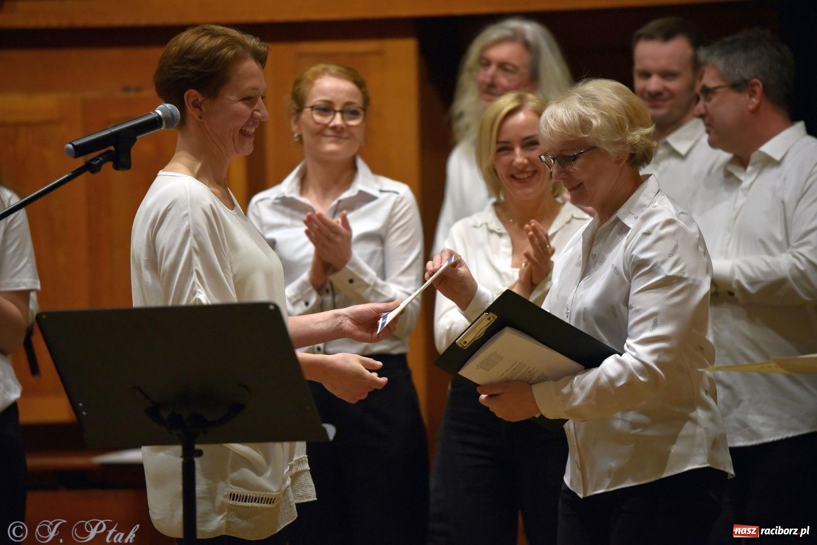 Zdjęcie w galerii na portalu naszraciborz.pl: Muzyka gospel wypełniła salę koncertową raciborskiej szkoły muzycznej wiadomości z regionu