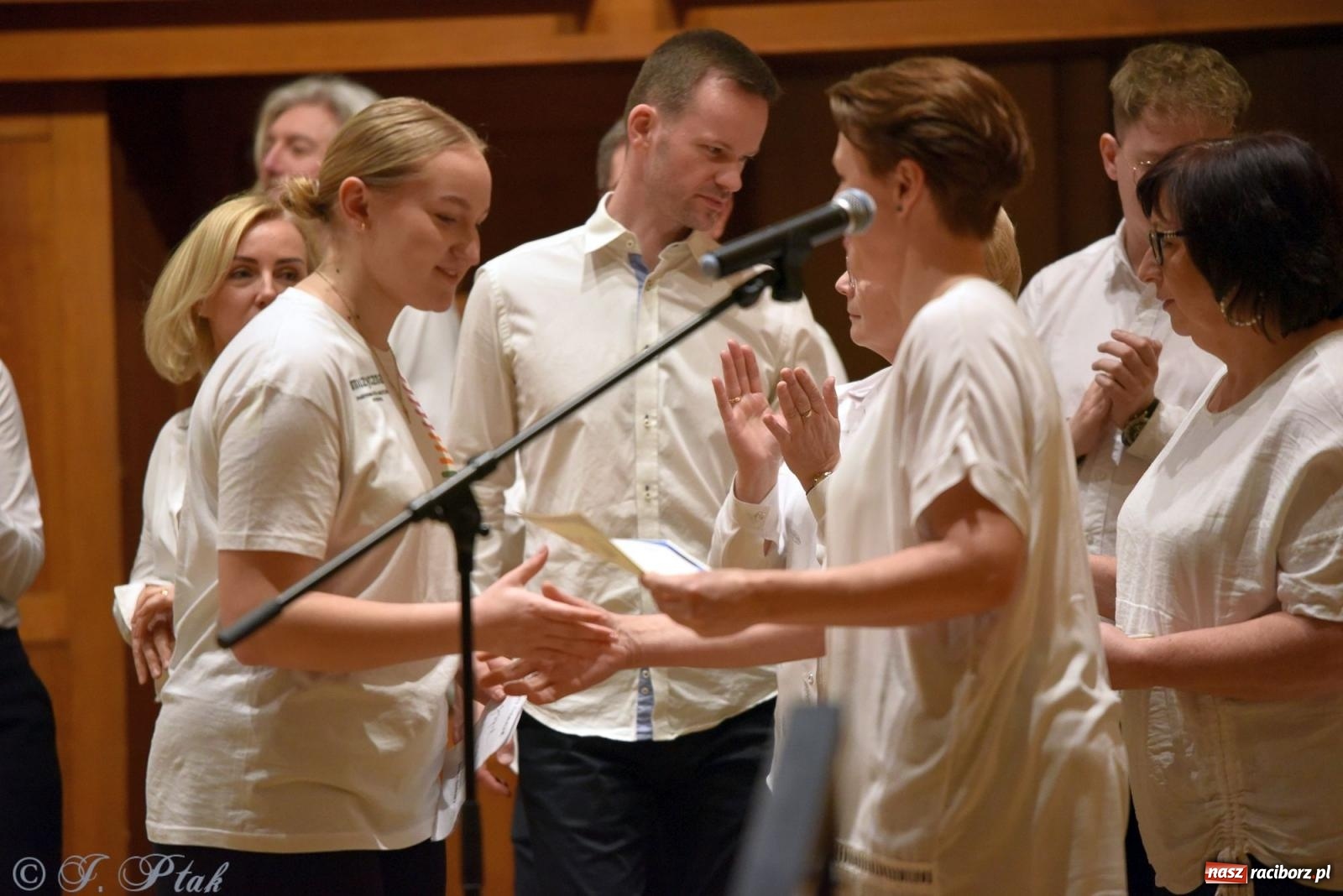 Zdjęcie w galerii na portalu naszraciborz.pl: Muzyka gospel wypełniła salę koncertową raciborskiej szkoły muzycznej wiadomości z regionu