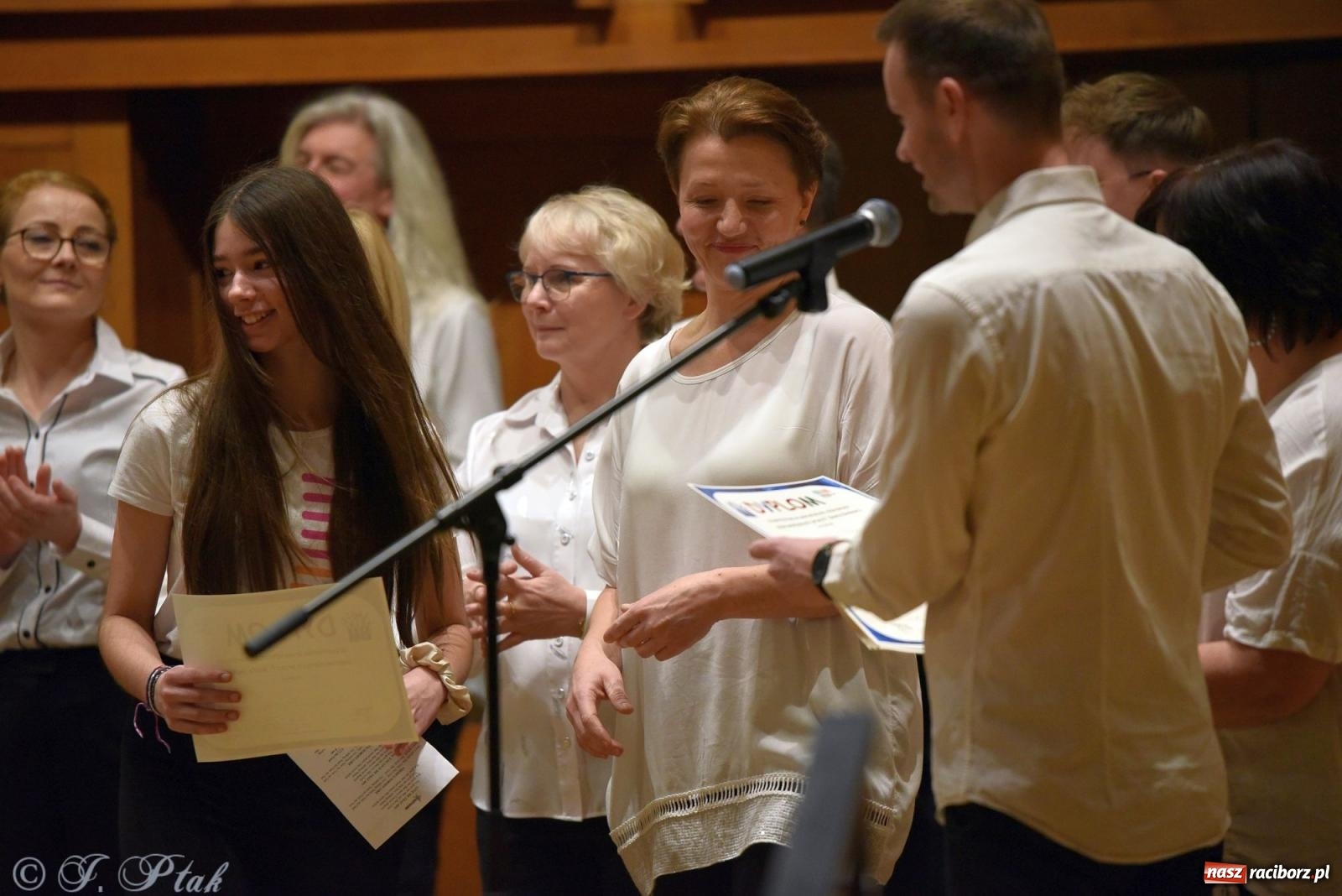 Zdjęcie w galerii na portalu naszraciborz.pl: Muzyka gospel wypełniła salę koncertową raciborskiej szkoły muzycznej wiadomości z regionu