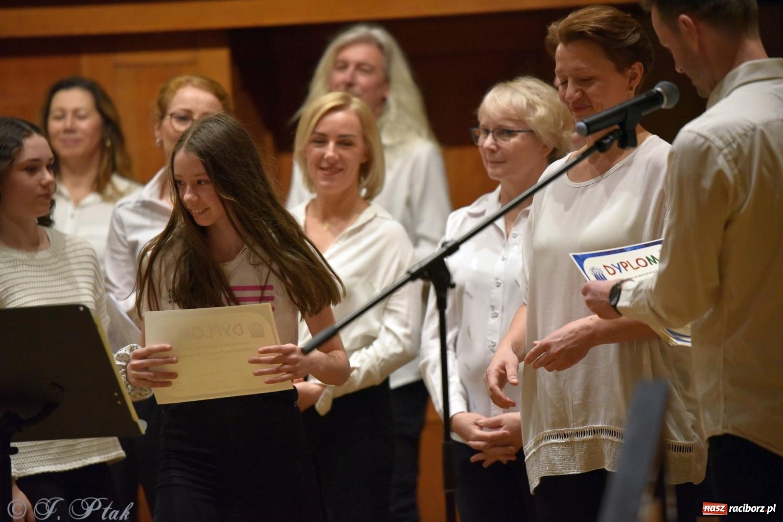 Zdjęcie w galerii na portalu naszraciborz.pl: Muzyka gospel wypełniła salę koncertową raciborskiej szkoły muzycznej wiadomości z regionu