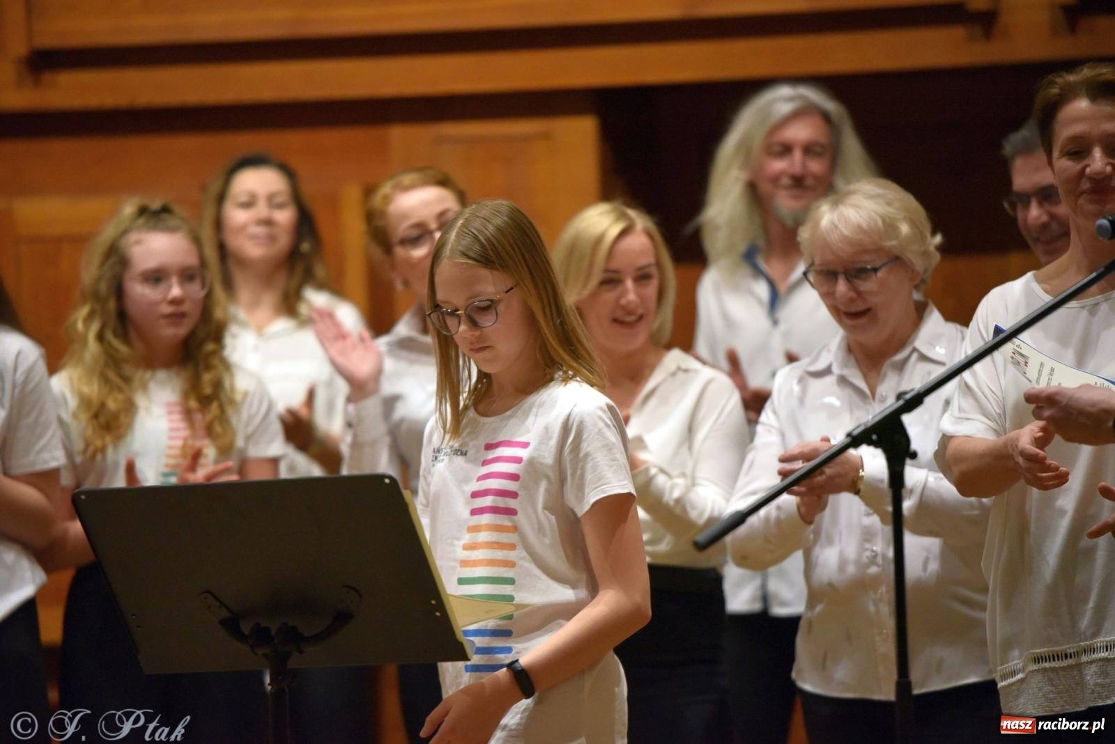 Zdjęcie w galerii na portalu naszraciborz.pl: Muzyka gospel wypełniła salę koncertową raciborskiej szkoły muzycznej wiadomości z regionu
