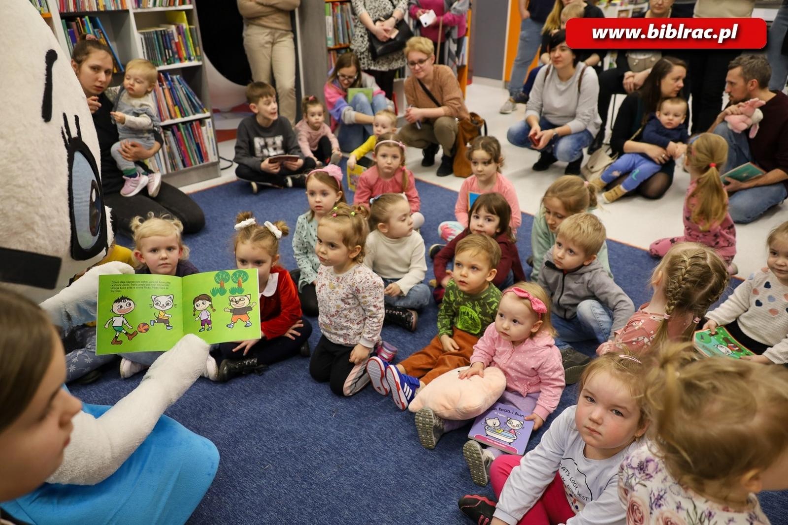 Zdjęcie w galerii na portalu naszraciborz.pl: Kicia Kocia w raciborskiej bibliotece wiadomości z regionu
