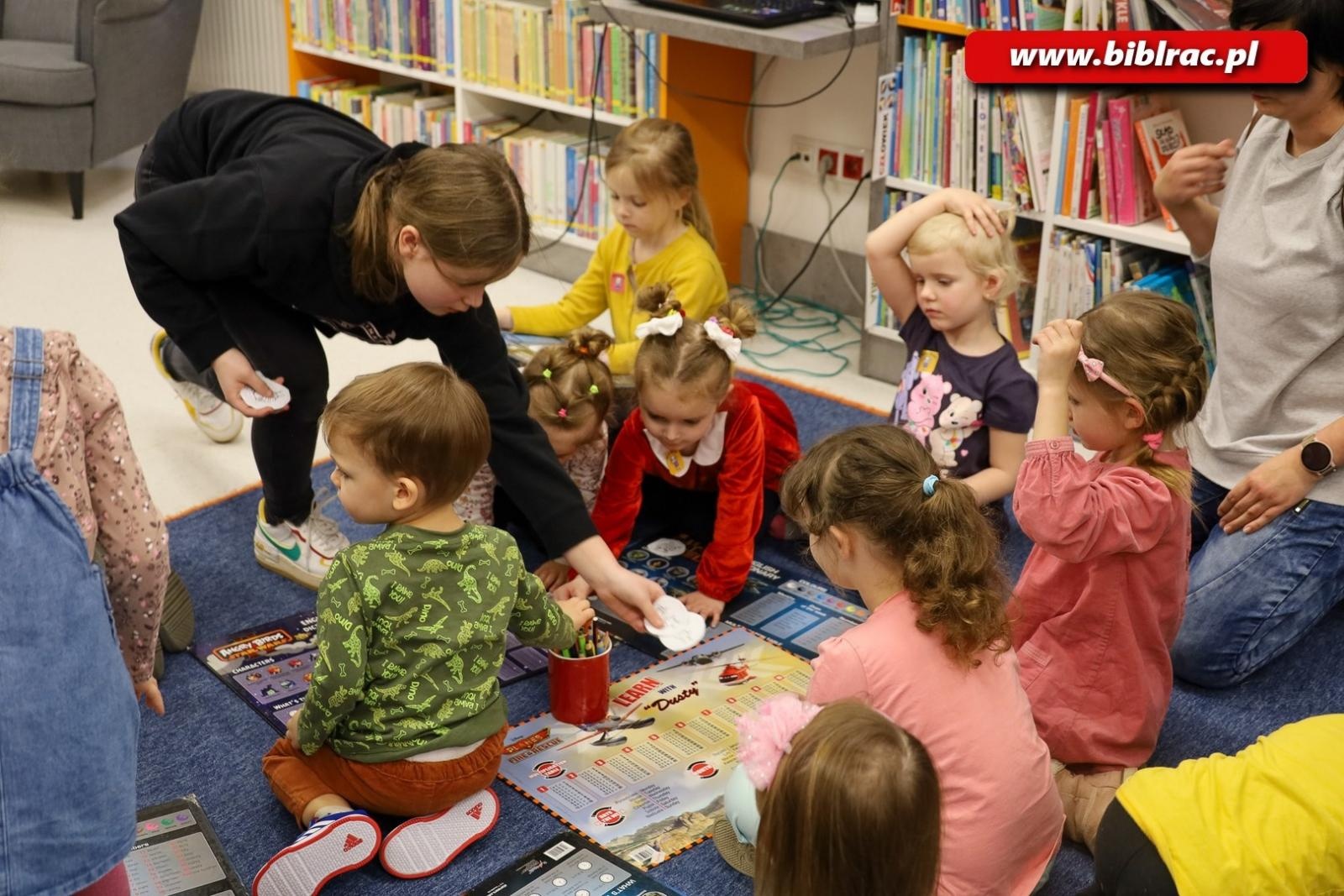 Zdjęcie w galerii na portalu naszraciborz.pl: Kicia Kocia w raciborskiej bibliotece wiadomości z regionu