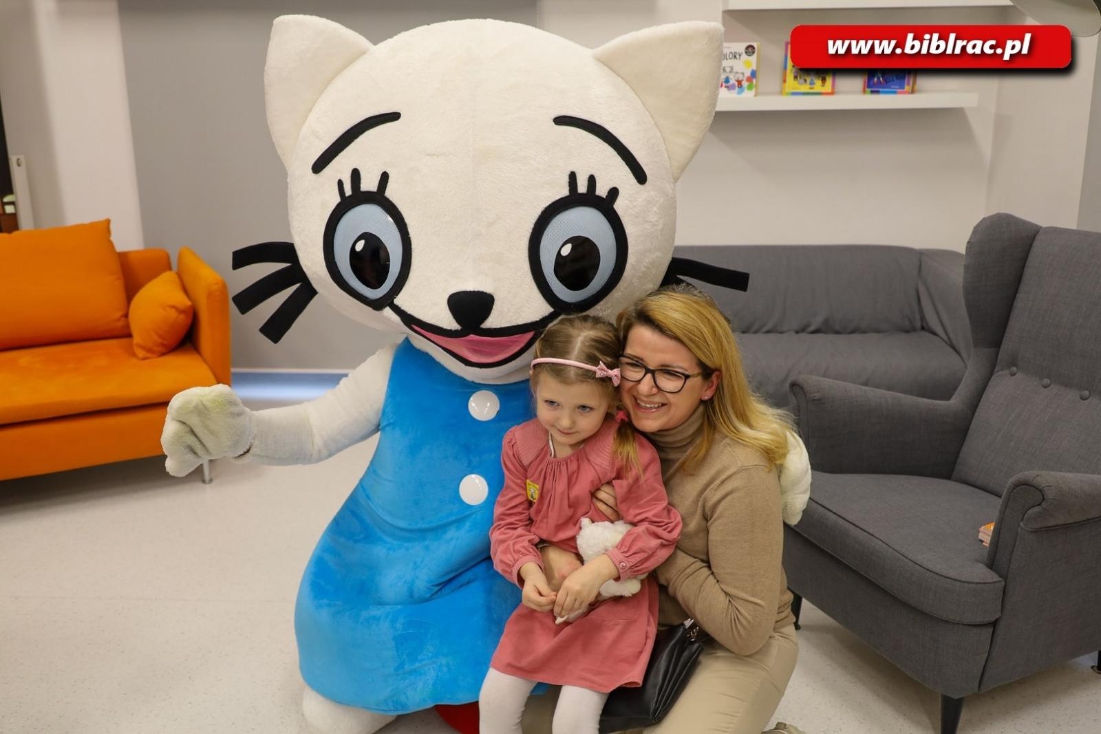 Zdjęcie w galerii na portalu naszraciborz.pl: Kicia Kocia w raciborskiej bibliotece wiadomości z regionu