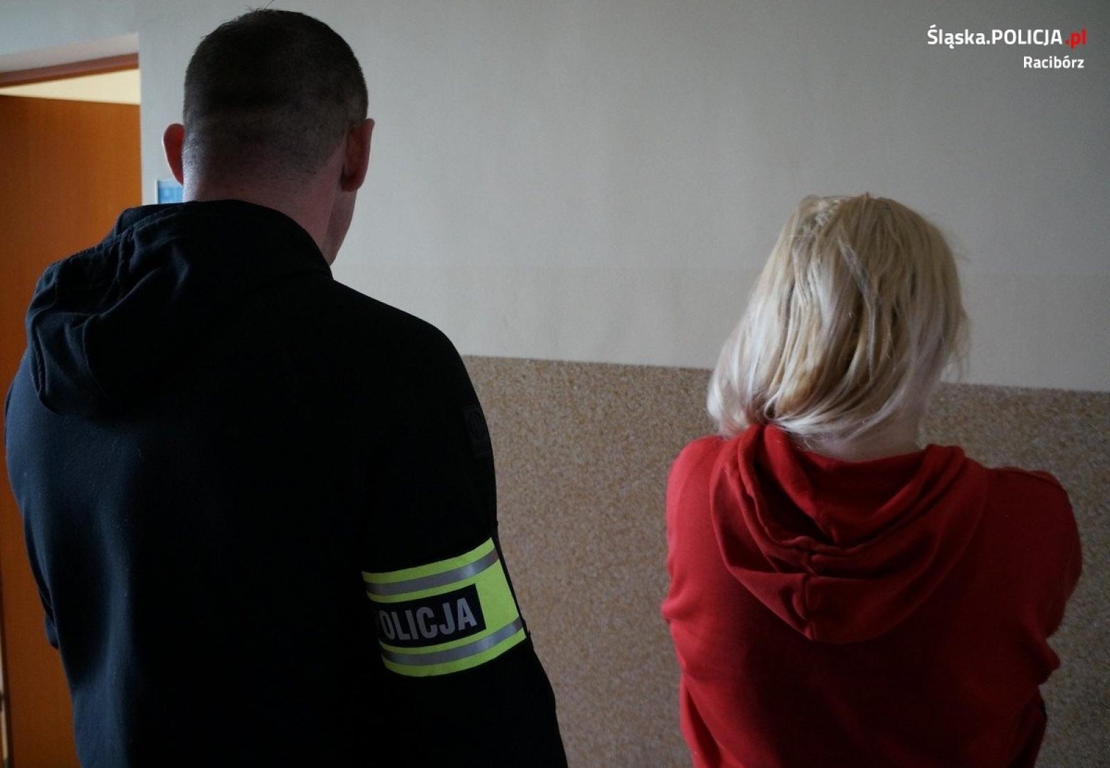 Zdjęcie w galerii na portalu naszraciborz.pl: Na Mariańskiej zatrzymano dilerkę narkotyków wiadomości z regionu