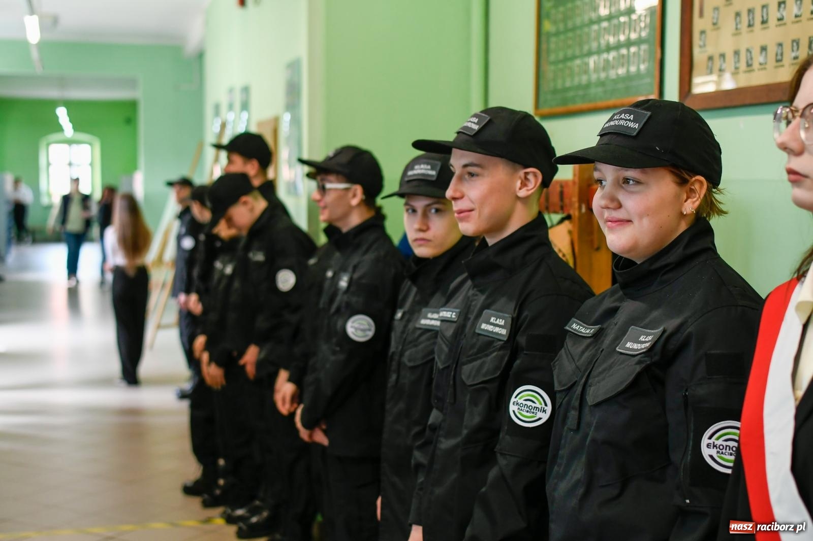 Zdjęcie w galerii na portalu naszraciborz.pl: Niech moc będzie z wami! Rekruci z Ekonomika złożyli ślubowanie wiadomości z regionu