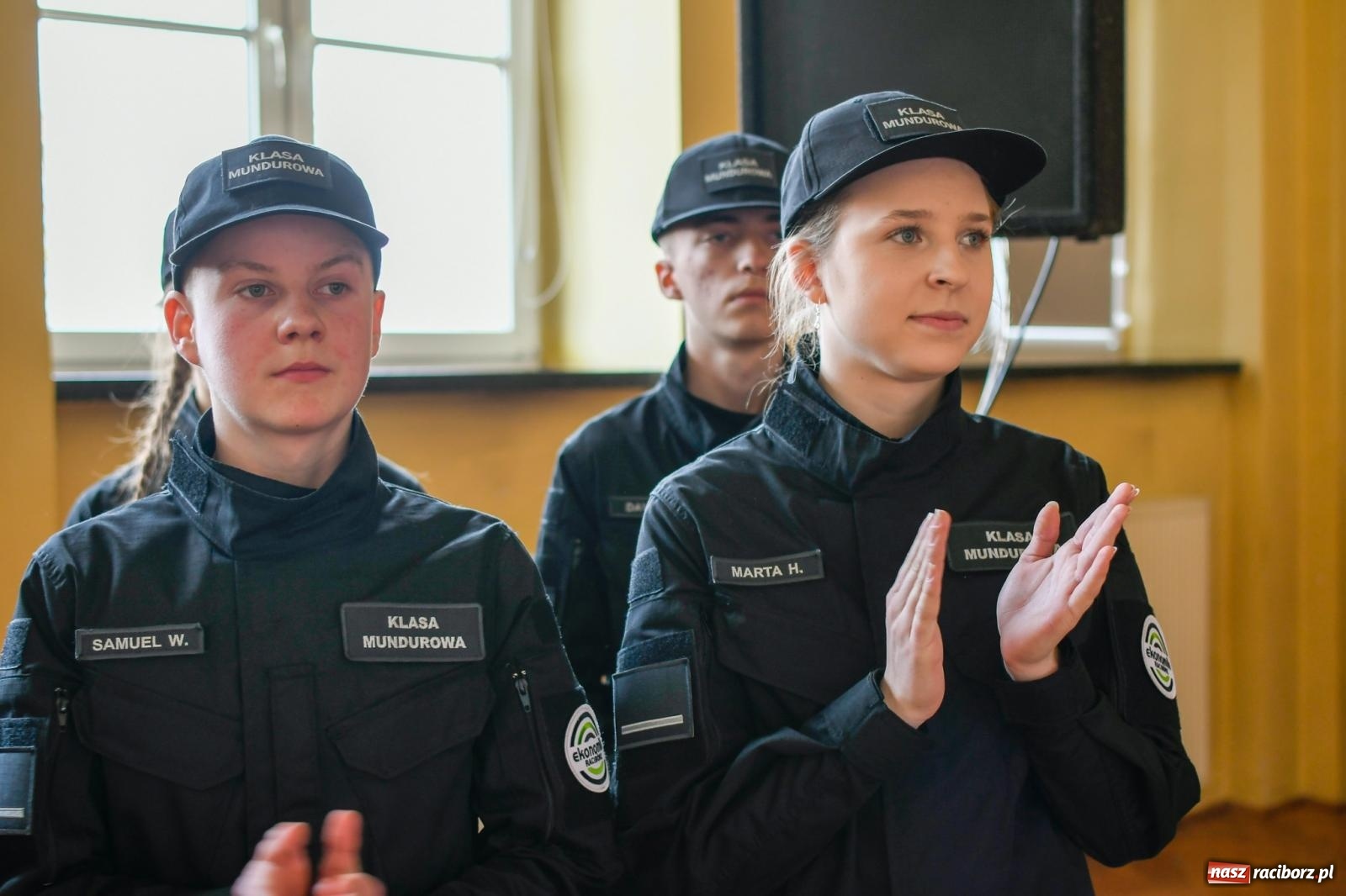 Zdjęcie w galerii na portalu naszraciborz.pl: Niech moc będzie z wami! Rekruci z Ekonomika złożyli ślubowanie wiadomości z regionu