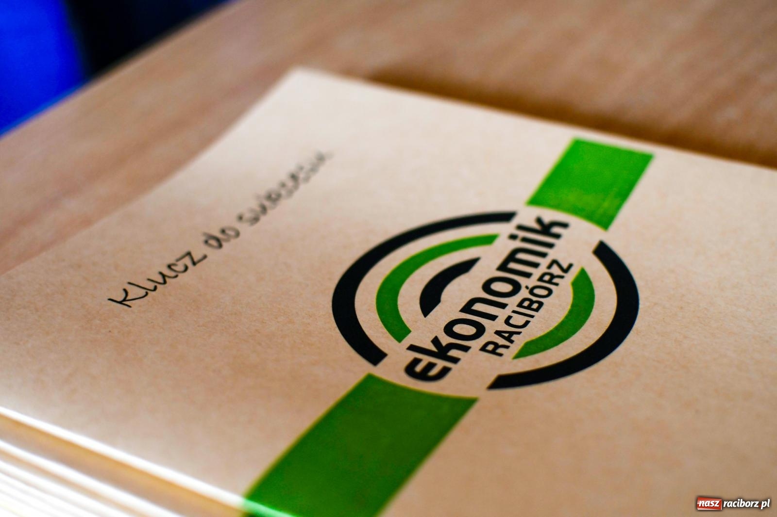 Zdjęcie w galerii na portalu naszraciborz.pl: Niech moc będzie z wami! Rekruci z Ekonomika złożyli ślubowanie wiadomości z regionu