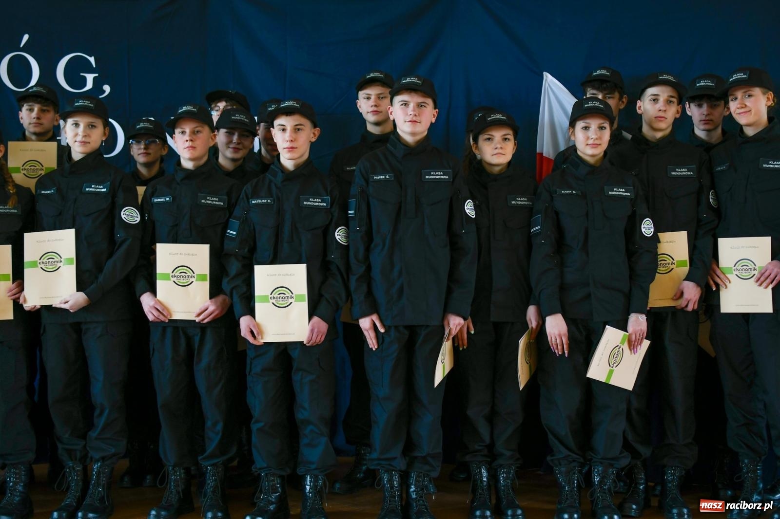 Zdjęcie w galerii na portalu naszraciborz.pl: Niech moc będzie z wami! Rekruci z Ekonomika złożyli ślubowanie wiadomości z regionu