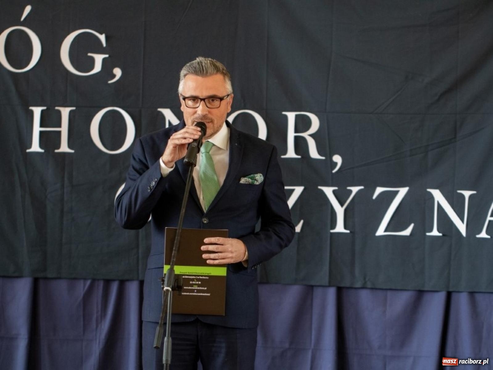Zdjęcie w galerii na portalu naszraciborz.pl: Niech moc będzie z wami! Rekruci z Ekonomika złożyli ślubowanie wiadomości z regionu