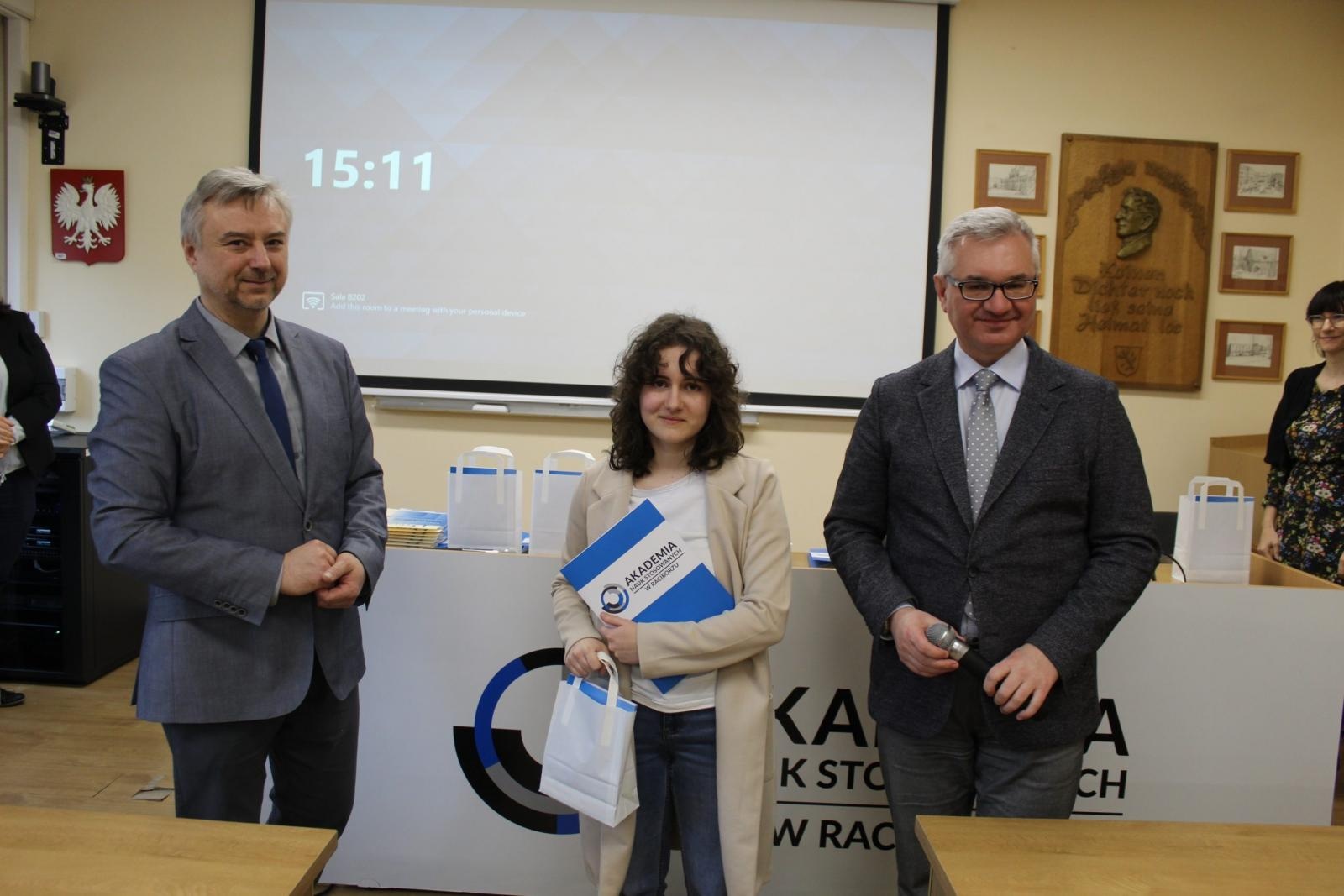 Zdjęcie w galerii na portalu naszraciborz.pl: XVI Konkurs Języka Angielskiego i Języka Niemieckiego dla uczniów szkół średnich rozstrzygnięty! wiadomości z regionu