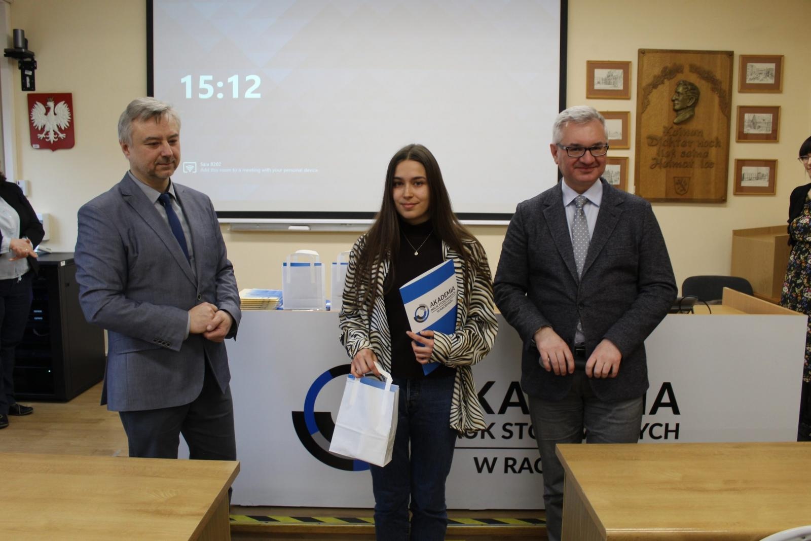 Zdjęcie w galerii na portalu naszraciborz.pl: XVI Konkurs Języka Angielskiego i Języka Niemieckiego dla uczniów szkół średnich rozstrzygnięty! wiadomości z regionu