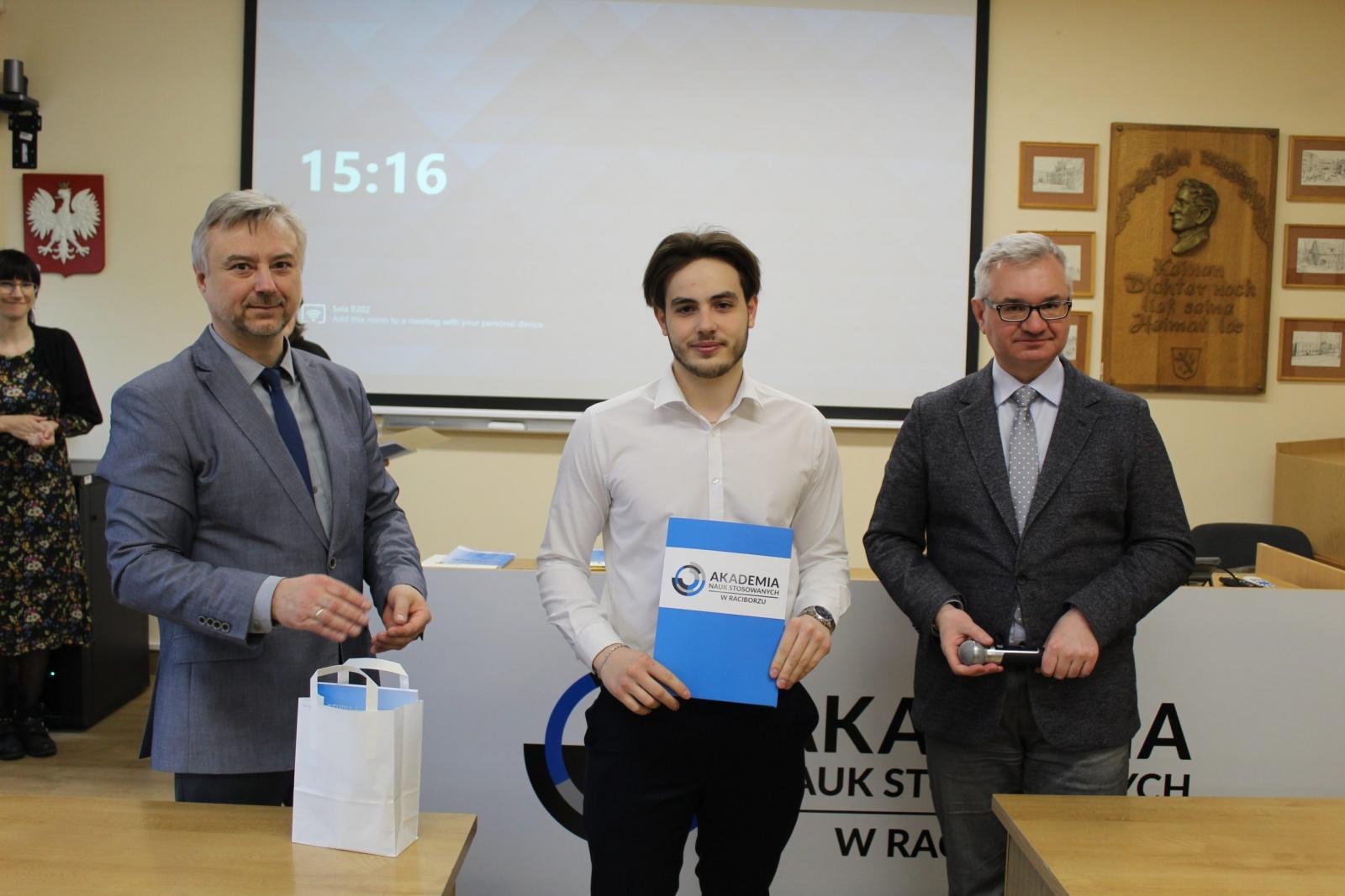 Zdjęcie w galerii na portalu naszraciborz.pl: XVI Konkurs Języka Angielskiego i Języka Niemieckiego dla uczniów szkół średnich rozstrzygnięty! wiadomości z regionu