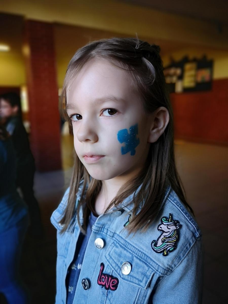 Zdjęcie w galerii na portalu naszraciborz.pl: Happening w SP18 z okazji Światowego Dnia Świadomości Autyzmu wiadomości z regionu