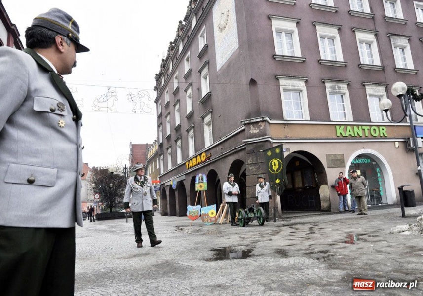 Zdjęcie w galerii na portalu naszraciborz.pl: Najpierw huk, a potem już liczenie wiadomości z regionu