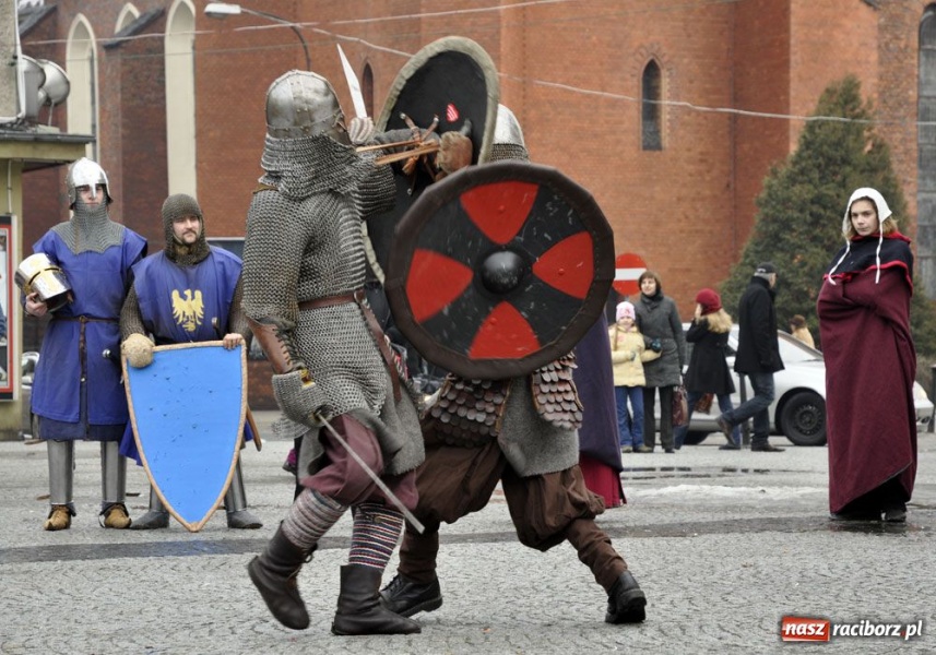 Zdjęcie w galerii na portalu naszraciborz.pl: Najpierw huk, a potem już liczenie wiadomości z regionu