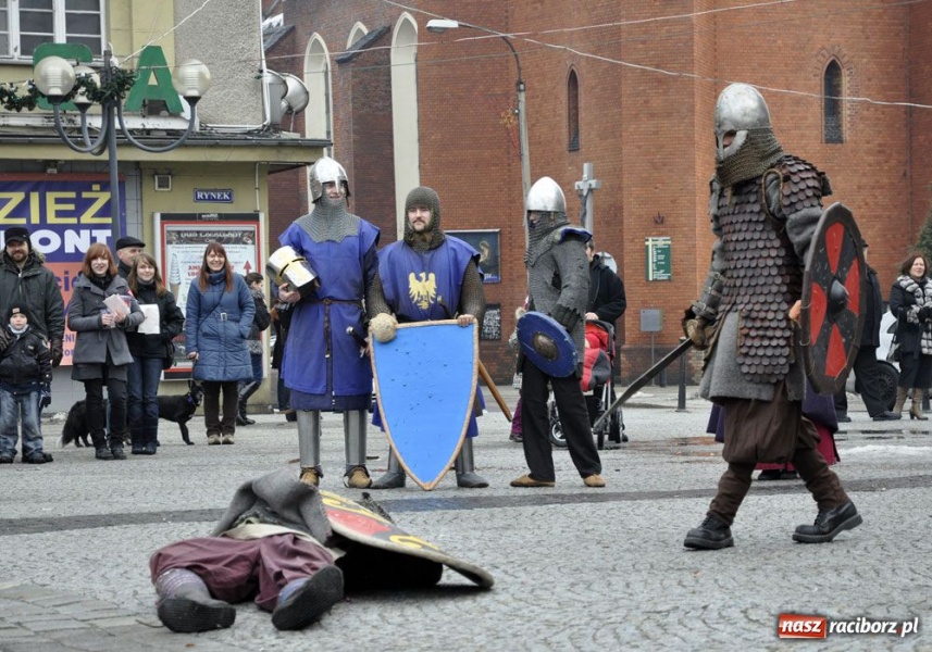Zdjęcie w galerii na portalu naszraciborz.pl: Najpierw huk, a potem już liczenie wiadomości z regionu