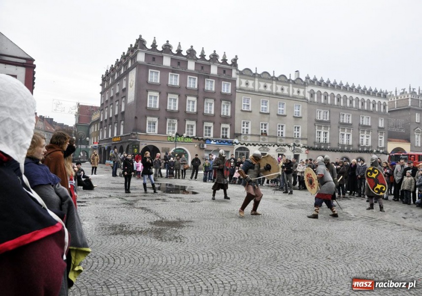 Zdjęcie w galerii na portalu naszraciborz.pl: Najpierw huk, a potem już liczenie wiadomości z regionu