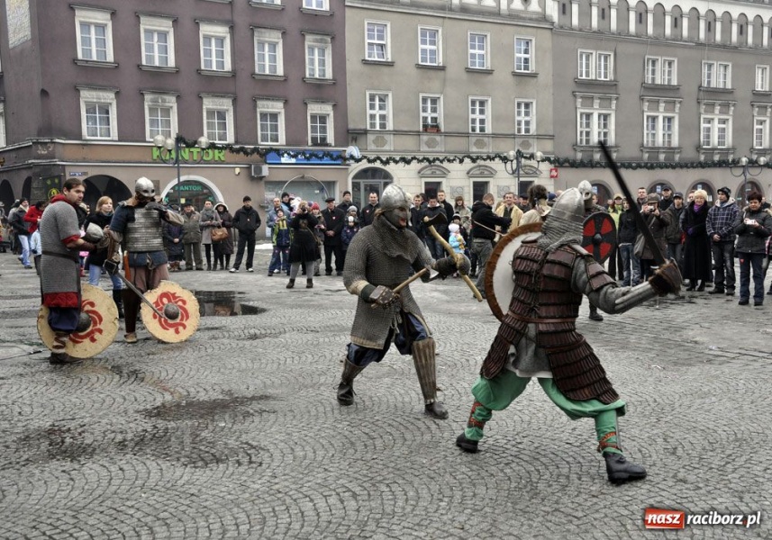 Zdjęcie w galerii na portalu naszraciborz.pl: Najpierw huk, a potem już liczenie wiadomości z regionu