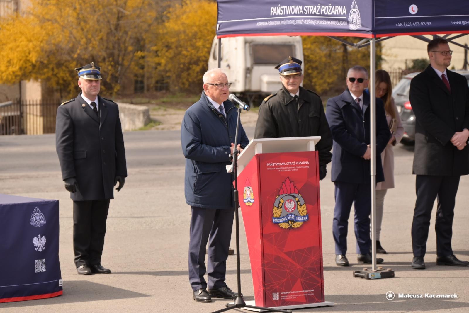 Zdjęcie w galerii na portalu naszraciborz.pl: Strażacy z naszego powiatu odebrali promesy na nowe wozy bojowe wiadomości z regionu