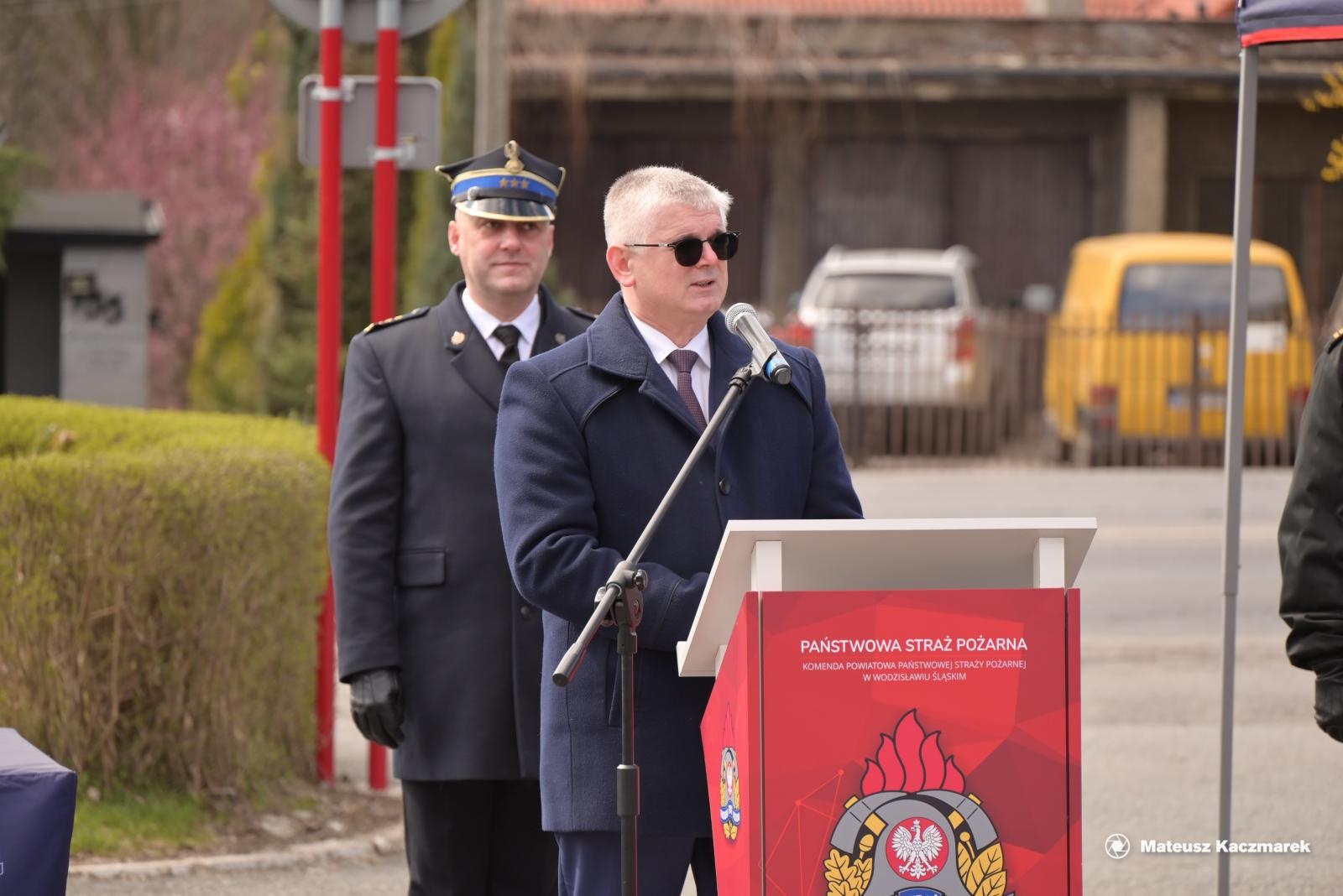 Zdjęcie w galerii na portalu naszraciborz.pl: Strażacy z naszego powiatu odebrali promesy na nowe wozy bojowe wiadomości z regionu