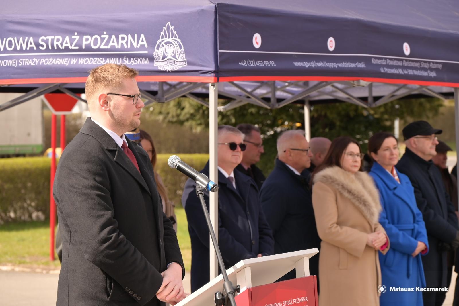 Zdjęcie w galerii na portalu naszraciborz.pl: Strażacy z naszego powiatu odebrali promesy na nowe wozy bojowe wiadomości z regionu