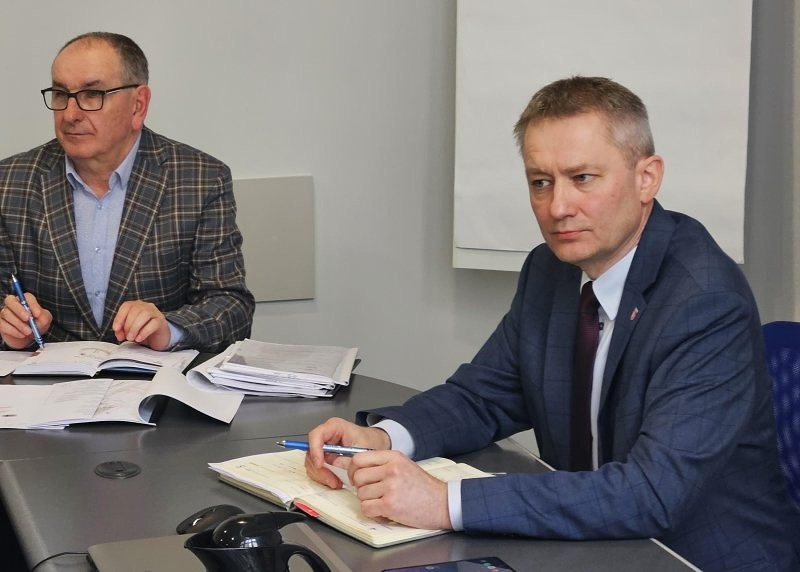 Zdjęcie w galerii na portalu naszraciborz.pl: W ratuszu dyskutowano o przebudowie linii kolejowej Kędzierzyn-Koźle - Racibórz wiadomości z regionu