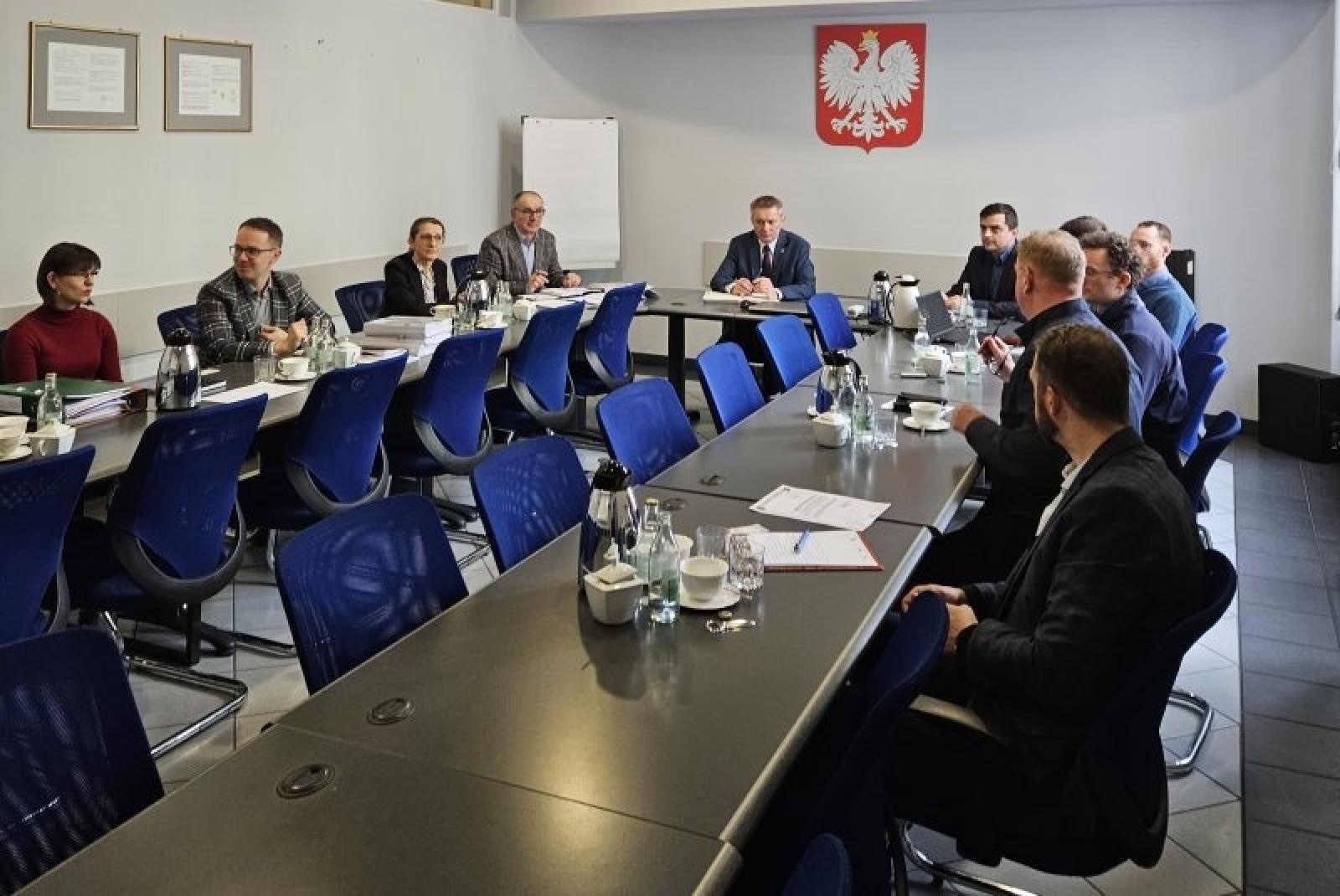 Zdjęcie w galerii na portalu naszraciborz.pl: W ratuszu dyskutowano o przebudowie linii kolejowej Kędzierzyn-Koźle - Racibórz wiadomości z regionu