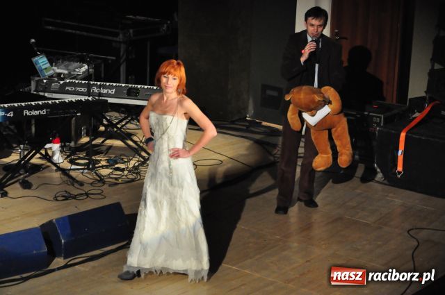 Zdjęcie w galerii na portalu naszraciborz.pl: Sukienka Ani Wyszkoni poszła za stówkę wiadomości z regionu