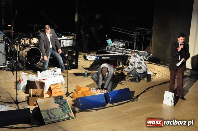 Zdjęcie w galerii na portalu naszraciborz.pl: Sukienka Ani Wyszkoni poszła za stówkę wiadomości z regionu