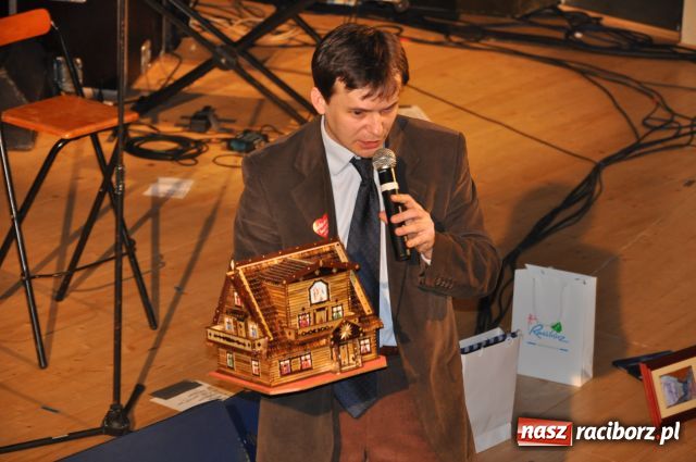 Zdjęcie w galerii na portalu naszraciborz.pl: Sukienka Ani Wyszkoni poszła za stówkę wiadomości z regionu