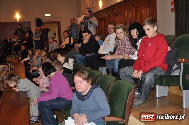 Zdjęcie w galerii na portalu naszraciborz.pl: Sukienka Ani Wyszkoni poszła za stówkę wiadomości z regionu