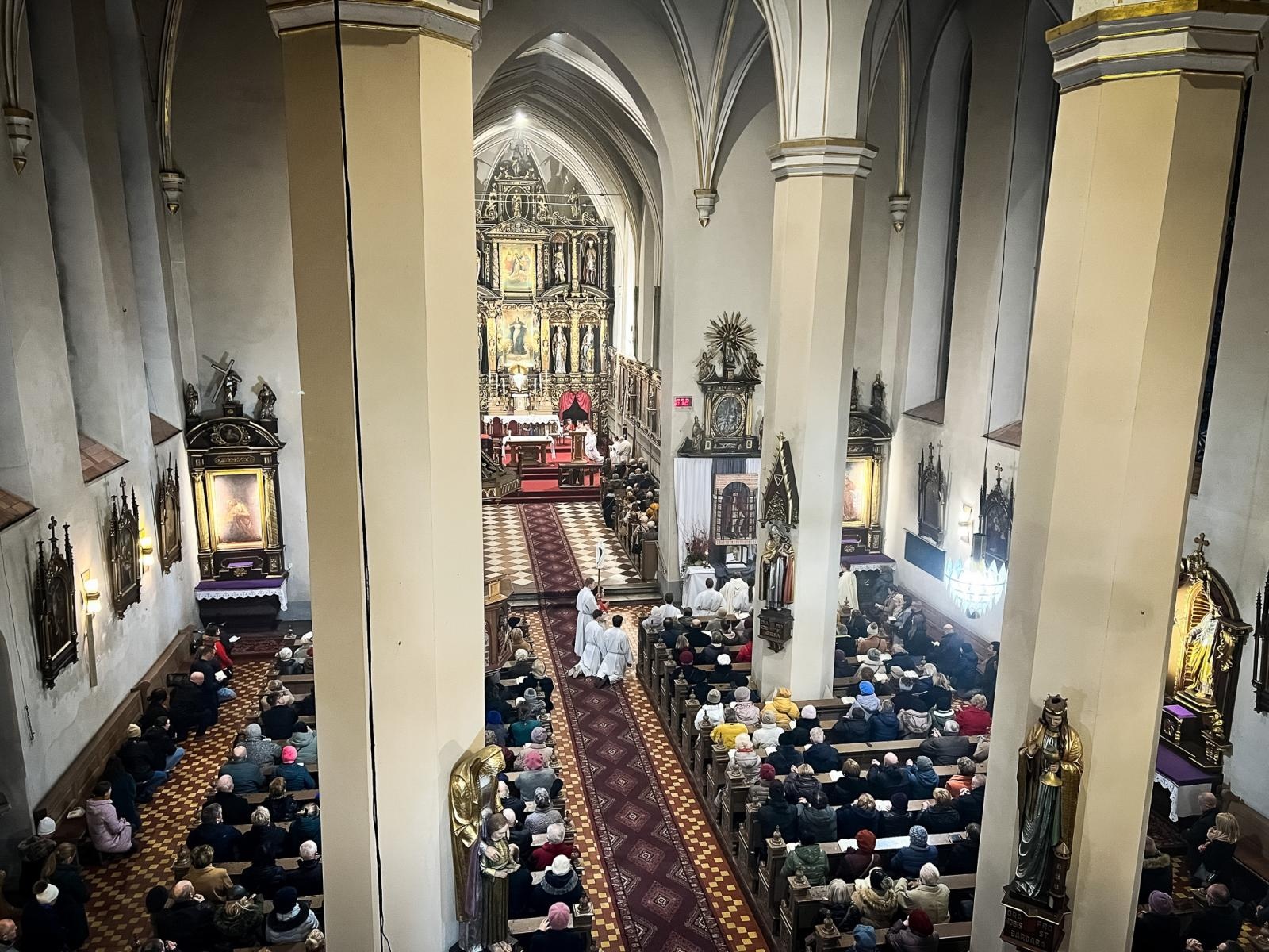 Zdjęcie w galerii na portalu naszraciborz.pl: Święte Triduum Paschalne - Wielki Czwartek w kościele farnym [WIDEO] wiadomości z regionu