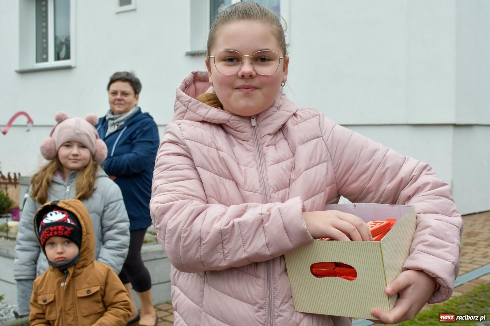 Zdjęcie w galerii na portalu naszraciborz.pl: Anioł Pański i w drogę. Wielkopiątkowe kłapanie w Sudole [FOTO i WIDEO] wiadomości z regionu