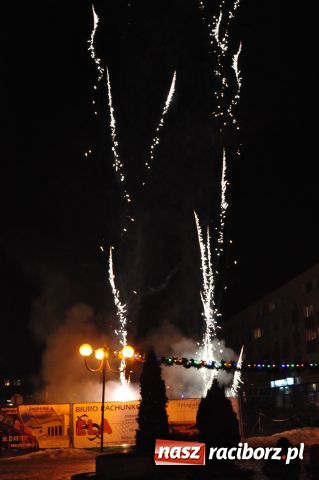 Zdjęcie w galerii na portalu naszraciborz.pl: Zakończyli tradycyjnie Światełkiem do Nieba wiadomości z regionu