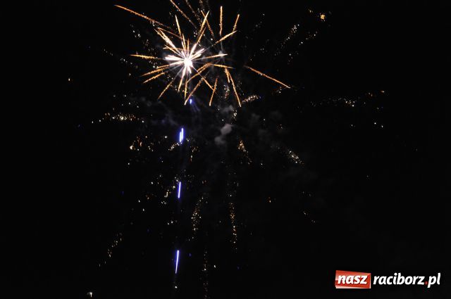 Zdjęcie w galerii na portalu naszraciborz.pl: Zakończyli tradycyjnie Światełkiem do Nieba wiadomości z regionu