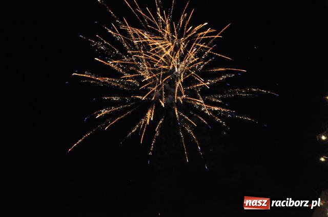 Zdjęcie w galerii na portalu naszraciborz.pl: Zakończyli tradycyjnie Światełkiem do Nieba wiadomości z regionu