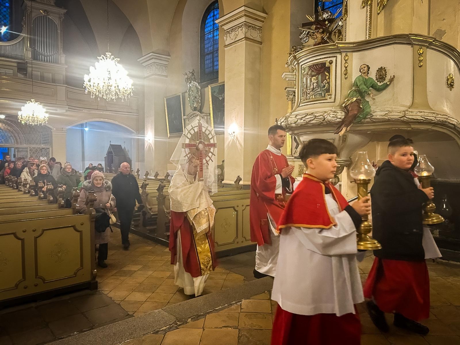 Zdjęcie w galerii na portalu naszraciborz.pl: Wielki Piątek w parafii WNMP w Raciborzu [FOTO i WIDEO] wiadomości z regionu