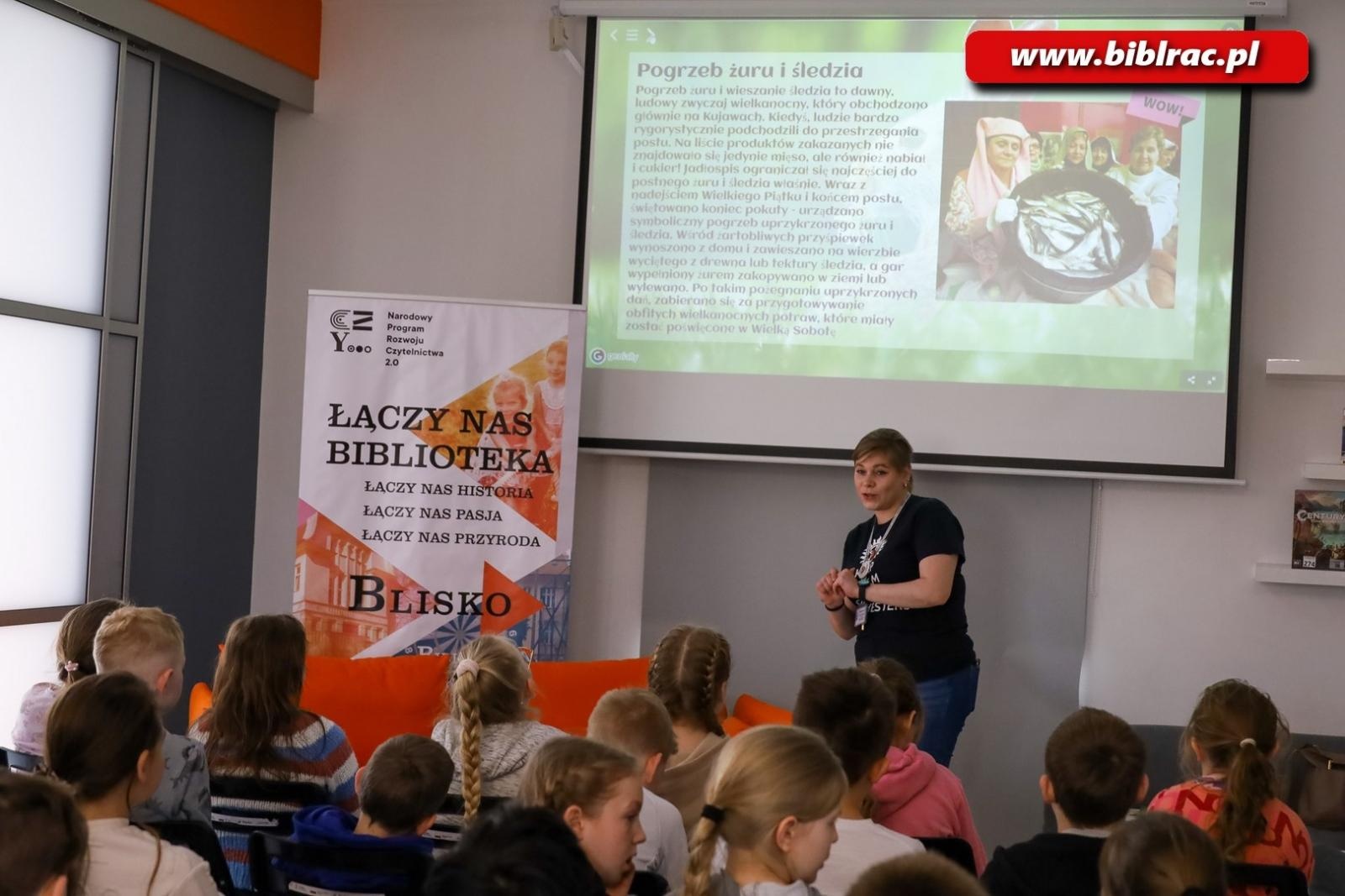Zdjęcie w galerii na portalu naszraciborz.pl: Bliżej siebie - o właściwych postawach w bibliotece wiadomości z regionu