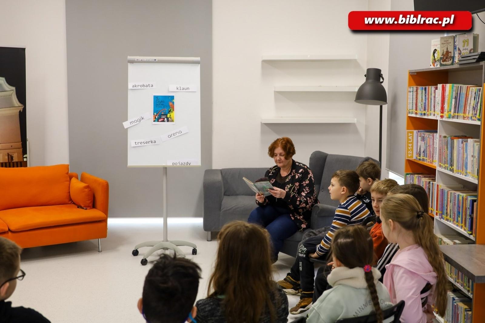 Zdjęcie w galerii na portalu naszraciborz.pl: Bliżej siebie - o właściwych postawach w bibliotece wiadomości z regionu