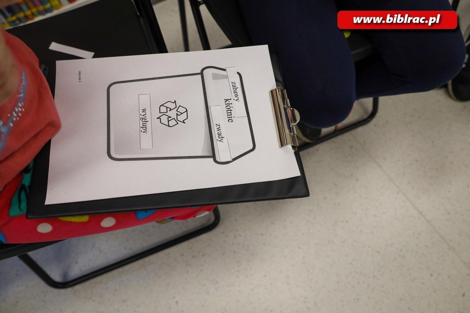 Zdjęcie w galerii na portalu naszraciborz.pl: Bliżej siebie - o właściwych postawach w bibliotece wiadomości z regionu