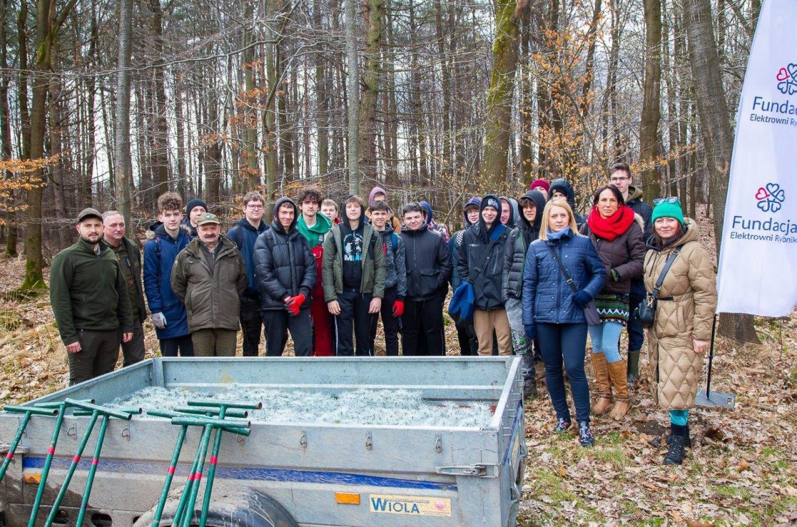 Zdjęcie w galerii na portalu naszraciborz.pl: PGE GiEK posadziła 1000 nowych drzew w ramach akcji Lasy Pełne Energii wiadomości z regionu
