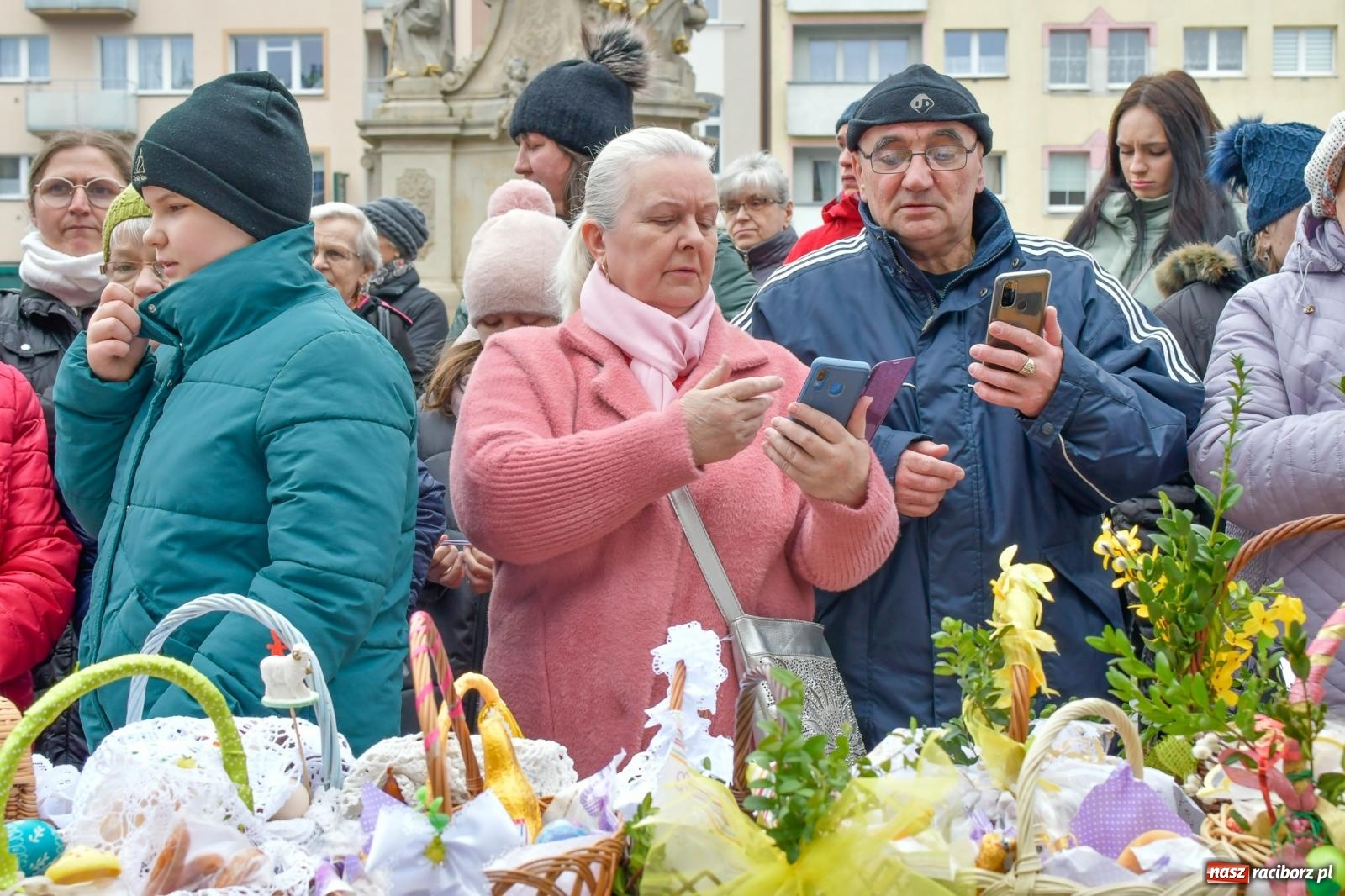 Zdjęcie w galerii na portalu naszraciborz.pl: Raciborskie śniadanie wielkanocne na Rynku [FOTO i WIDEO] wiadomości z regionu